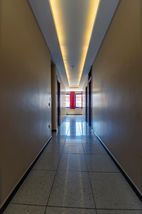 Otel Uemit อิสตันบูล ภายนอก รูปภาพ